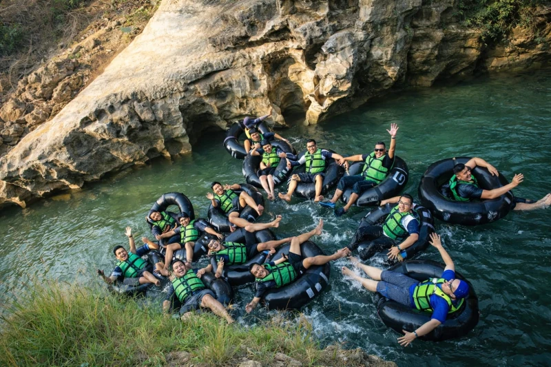 goa-pindul-oyo-pinus-pengger-family-trip-jogja